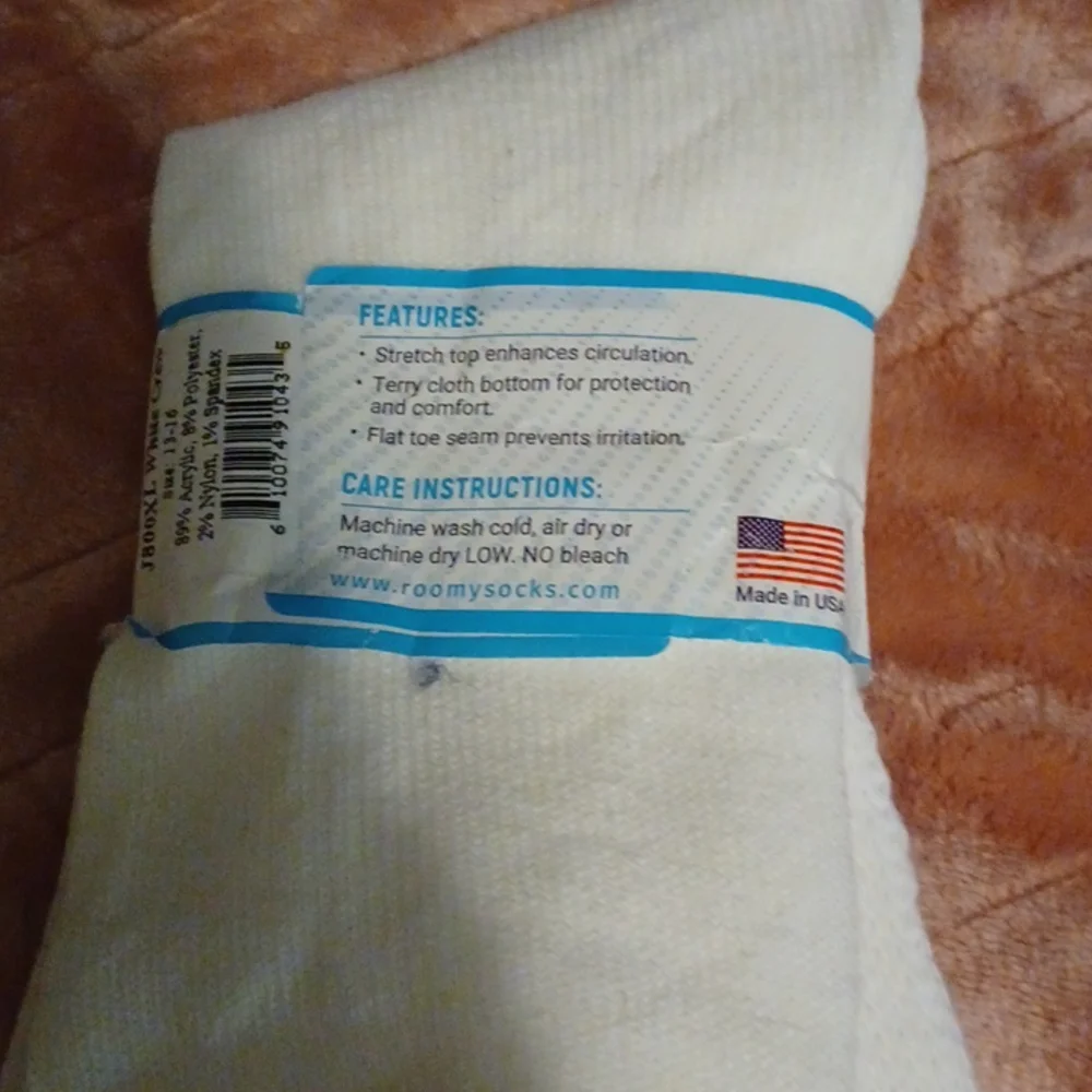 Roomy diabetic socks - Picture 3 of 3